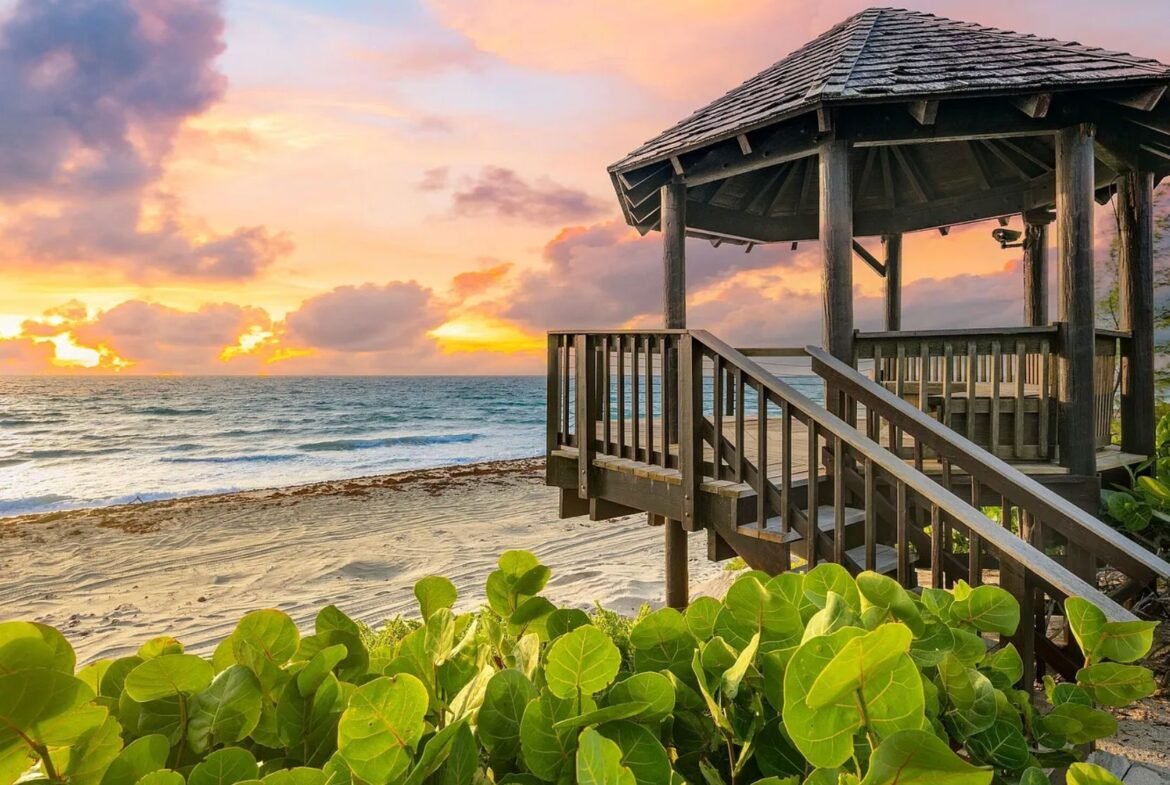 Oceanfront luxury estate in Palm Beach Florida. Immobilier de luxe USA