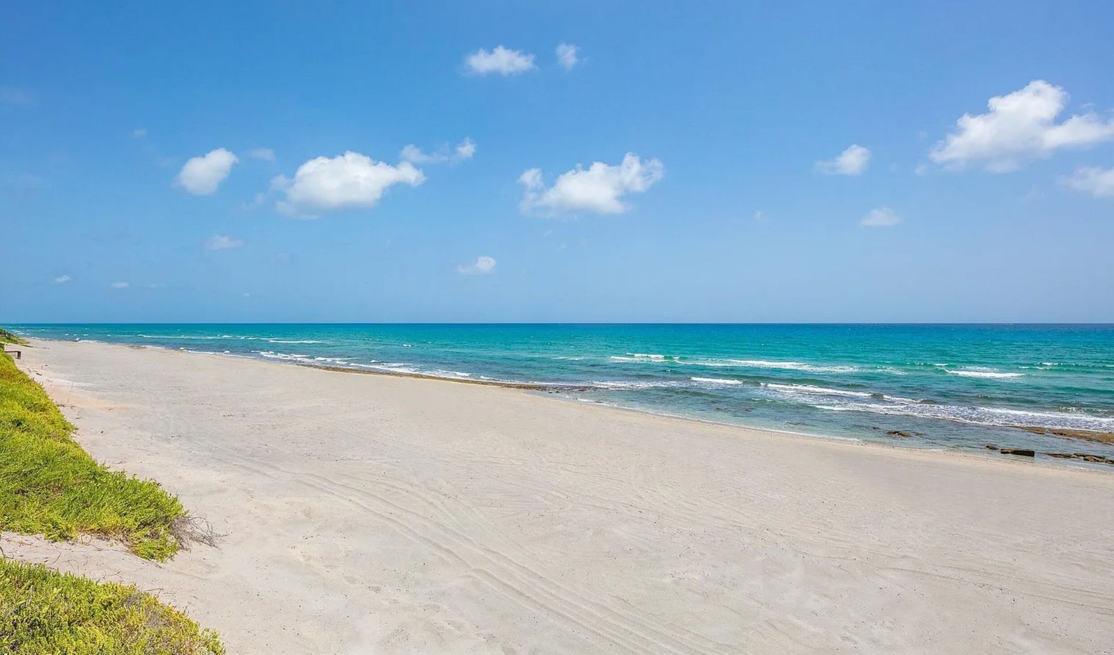 Oceanfront luxury estate in Palm Beach Florida. Immobilier de luxe USA