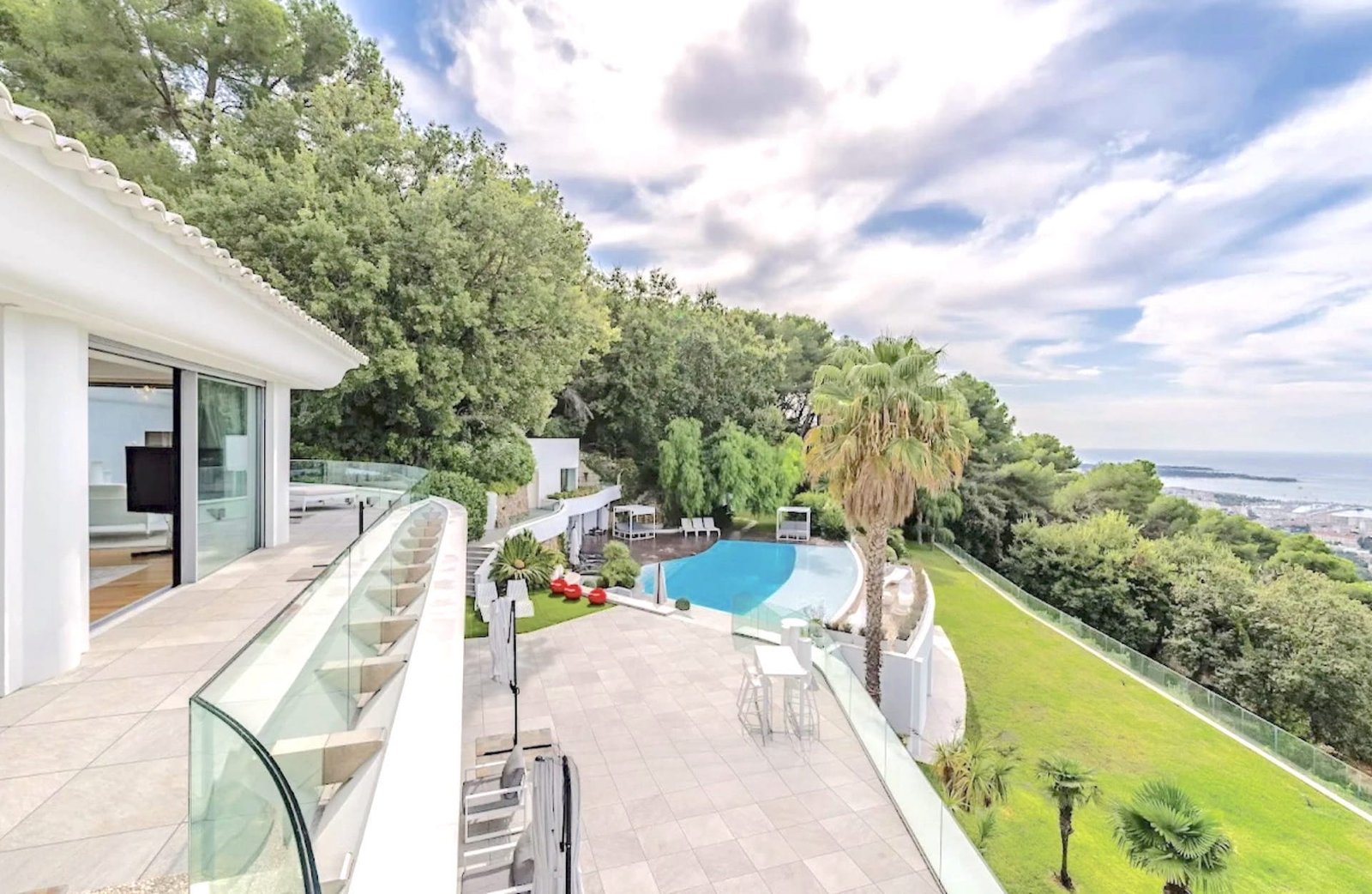 JFW IMMOBILIER Luxury Real Estate Homes for Sale in Cannes, French Riviera, France Côte d'Azur immobilier de luxe inmobiliaria de lujo imóveis de luxo immobili di lusso in vendita a Cannes, Costa Azzurra, Francia Luxe onroerend goed te koop in Cannes, Franse Rivièra, Frankrijk フランス・カンヌのラグジュアリー不動産、コート・ダジュール कान्स फ़्रांस फ्रेंच रिवेरा कोटे डी'ज़ूर लक्जरी अचल संपत्ति 法国戛纳蔚蓝海岸的豪华房地产 Элитная недвижимость в Каннах, Франция, Французская Ривьера Luxusimmobilien in Cannes, Frankreich Immobili di lusso a Cannes, Francia luksusowe nieruchomości w Cannes we Francji 프랑스 칸의 럭셔리 부동산 العقارات الفاخرة في كان، فرنسا