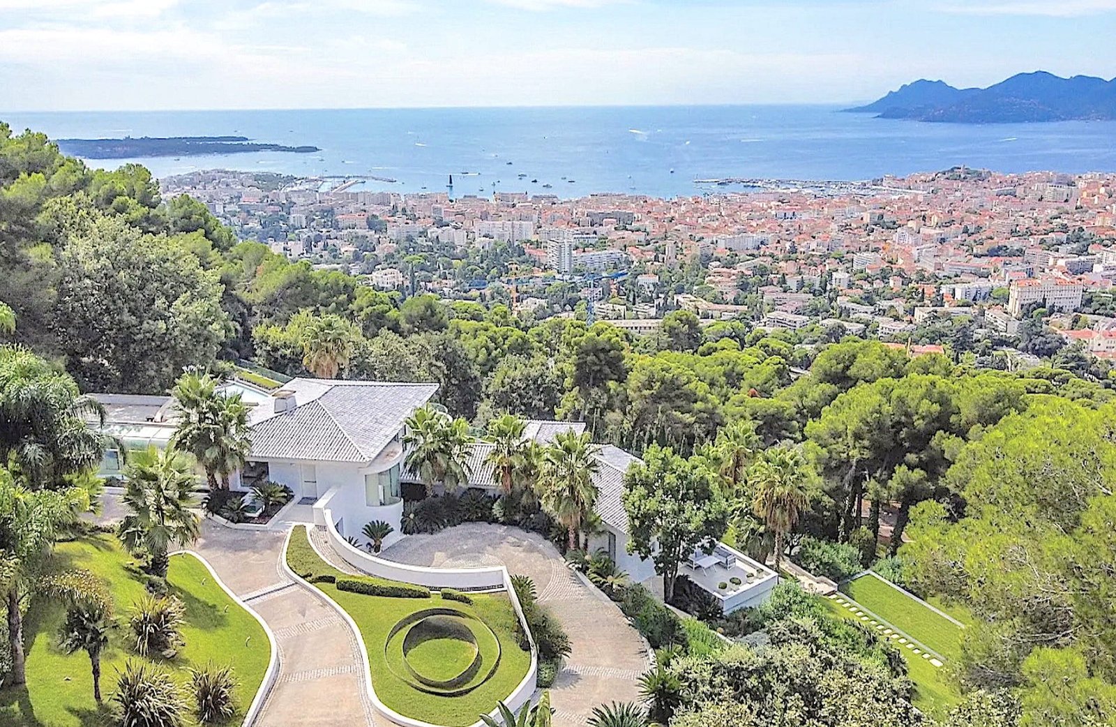 JFW IMMOBILIER Luxury Real Estate Homes for Sale in Cannes, French Riviera, France Côte d'Azur immobilier de luxe inmobiliaria de lujo imóveis de luxo immobili di lusso in vendita a Cannes, Costa Azzurra, Francia Luxe onroerend goed te koop in Cannes, Franse Rivièra, Frankrijk フランス・カンヌのラグジュアリー不動産、コート・ダジュール कान्स फ़्रांस फ्रेंच रिवेरा कोटे डी'ज़ूर लक्जरी अचल संपत्ति 法国戛纳蔚蓝海岸的豪华房地产 Элитная недвижимость в Каннах, Франция, Французская Ривьера Luxusimmobilien in Cannes, Frankreich Immobili di lusso a Cannes, Francia luksusowe nieruchomości w Cannes we Francji 프랑스 칸의 럭셔리 부동산 العقارات الفاخرة في كان، فرنسا