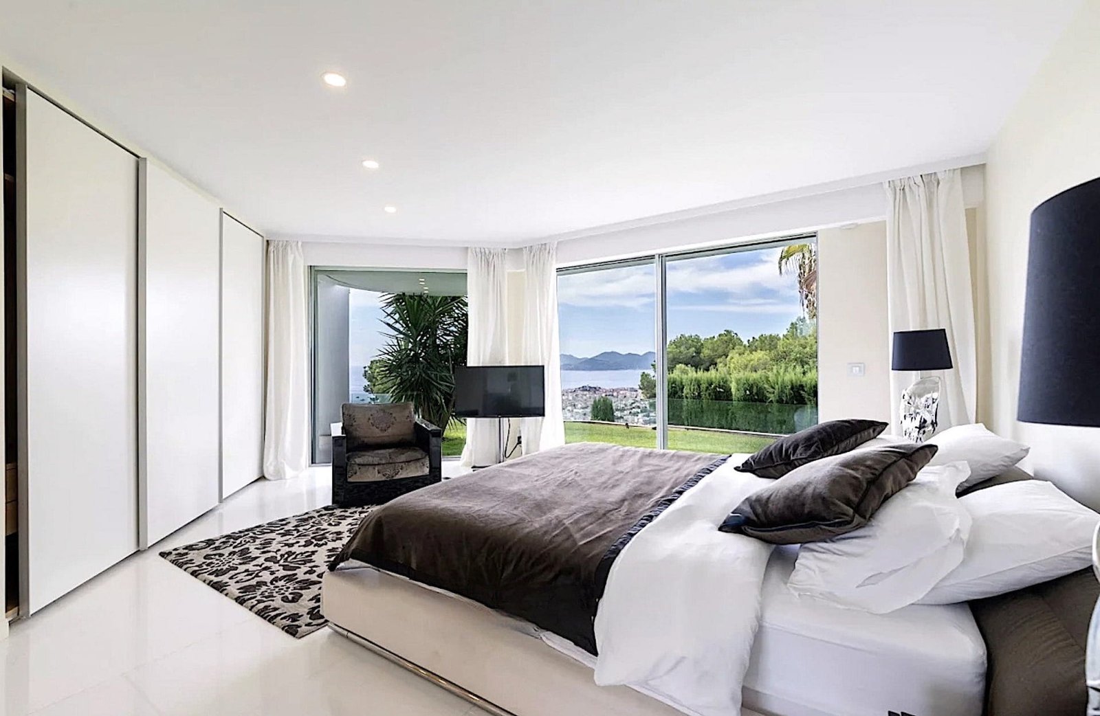 JFW IMMOBILIER Luxury Real Estate Homes for Sale in Cannes, French Riviera, France Côte d'Azur immobilier de luxe inmobiliaria de lujo imóveis de luxo immobili di lusso in vendita a Cannes, Costa Azzurra, Francia Luxe onroerend goed te koop in Cannes, Franse Rivièra, Frankrijk フランス・カンヌのラグジュアリー不動産、コート・ダジュール कान्स फ़्रांस फ्रेंच रिवेरा कोटे डी'ज़ूर लक्जरी अचल संपत्ति 法国戛纳蔚蓝海岸的豪华房地产 Элитная недвижимость в Каннах, Франция, Французская Ривьера Luxusimmobilien in Cannes, Frankreich Immobili di lusso a Cannes, Francia luksusowe nieruchomości w Cannes we Francji 프랑스 칸의 럭셔리 부동산 العقارات الفاخرة في كان، فرنسا