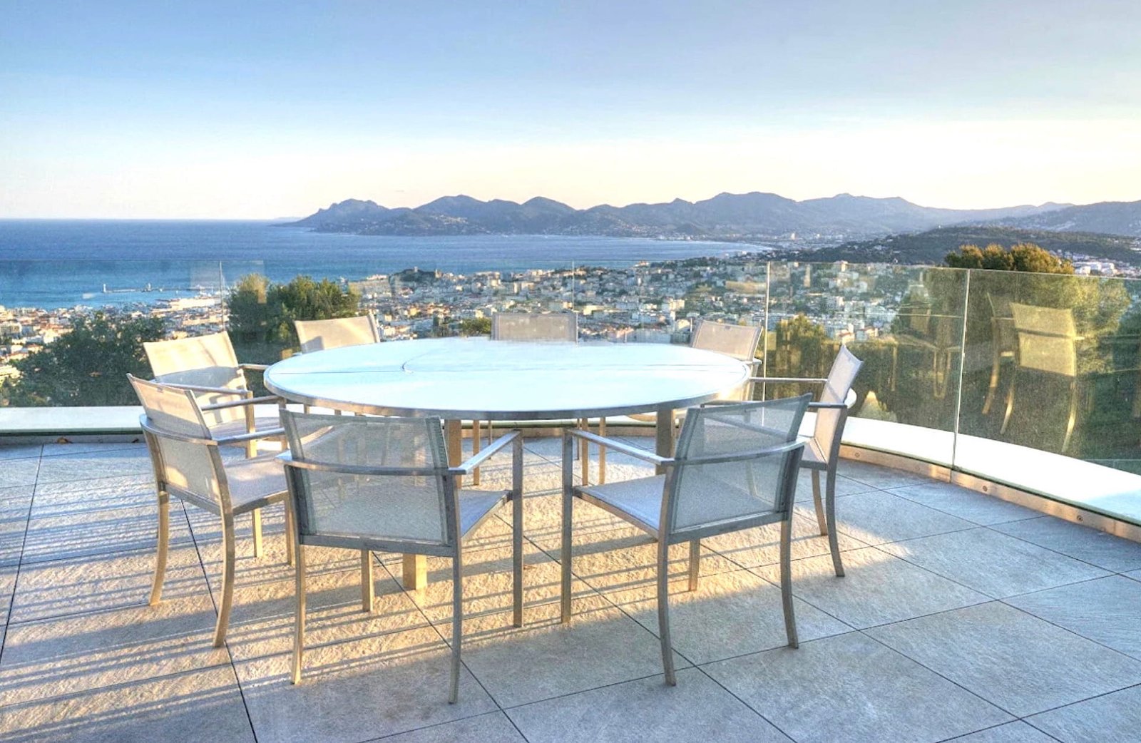 JFW IMMOBILIER Luxury Real Estate Homes for Sale in Cannes, French Riviera, France Côte d'Azur immobilier de luxe inmobiliaria de lujo imóveis de luxo immobili di lusso in vendita a Cannes, Costa Azzurra, Francia Luxe onroerend goed te koop in Cannes, Franse Rivièra, Frankrijk フランス・カンヌのラグジュアリー不動産、コート・ダジュール कान्स फ़्रांस फ्रेंच रिवेरा कोटे डी'ज़ूर लक्जरी अचल संपत्ति 法国戛纳蔚蓝海岸的豪华房地产 Элитная недвижимость в Каннах, Франция, Французская Ривьера Luxusimmobilien in Cannes, Frankreich Immobili di lusso a Cannes, Francia luksusowe nieruchomości w Cannes we Francji 프랑스 칸의 럭셔리 부동산 العقارات الفاخرة في كان، فرنسا