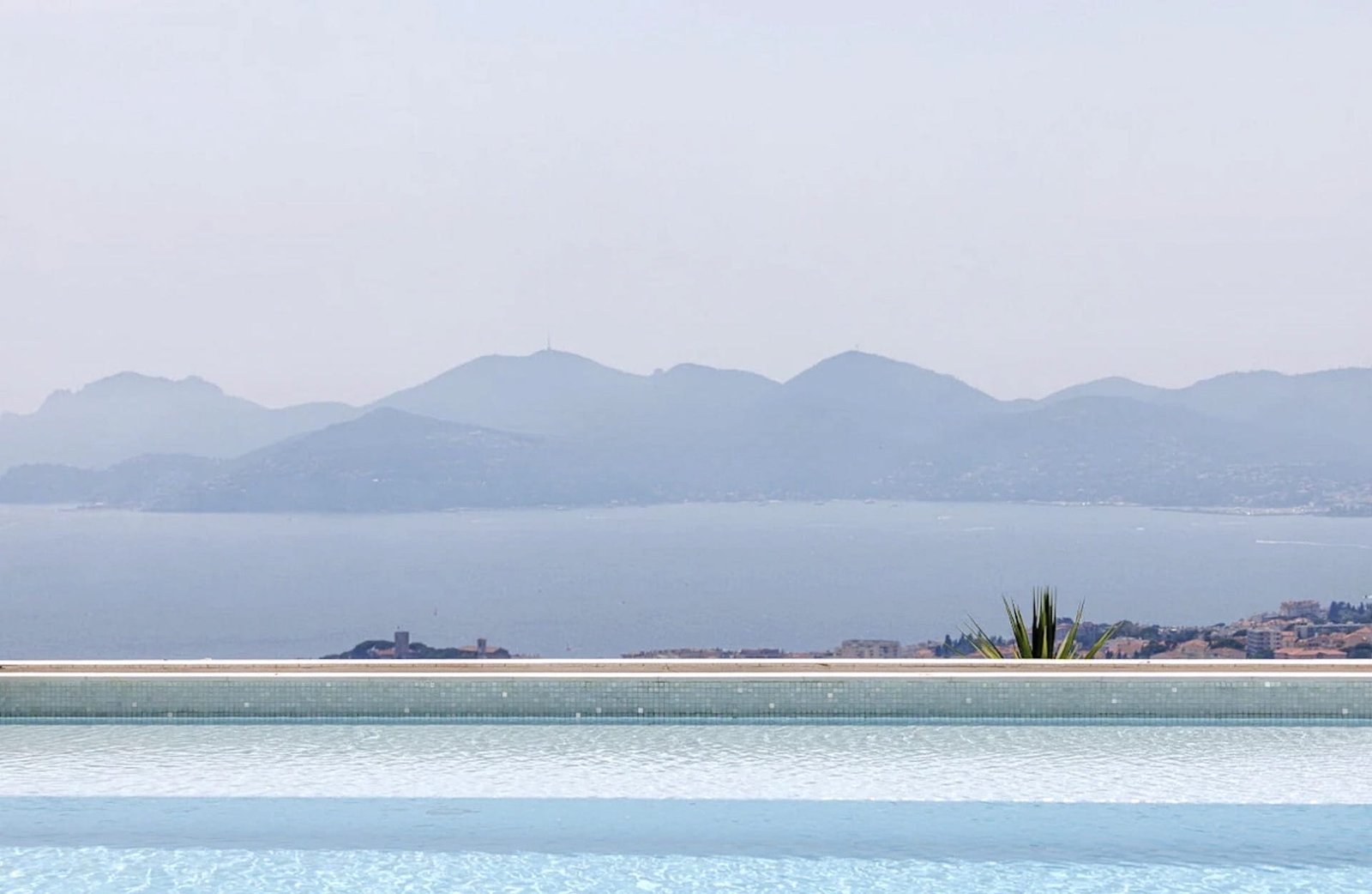 JFW IMMOBILIER Luxury Real Estate Homes for Sale in Cannes, French Riviera, France Côte d'Azur immobilier de luxe inmobiliaria de lujo imóveis de luxo immobili di lusso in vendita a Cannes, Costa Azzurra, Francia Luxe onroerend goed te koop in Cannes, Franse Rivièra, Frankrijk フランス・カンヌのラグジュアリー不動産、コート・ダジュール कान्स फ़्रांस फ्रेंच रिवेरा कोटे डी'ज़ूर लक्जरी अचल संपत्ति 法国戛纳蔚蓝海岸的豪华房地产 Элитная недвижимость в Каннах, Франция, Французская Ривьера Luxusimmobilien in Cannes, Frankreich Immobili di lusso a Cannes, Francia luksusowe nieruchomości w Cannes we Francji 프랑스 칸의 럭셔리 부동산 العقارات الفاخرة في كان، فرنسا