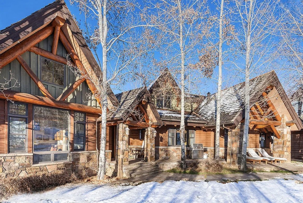 7 Beds, 8 Baths 9,000 square feet 4 fireplaces 1.28 acre lot 3 car garage Built in 2002 $32,000,000 HOA $6,028 annually