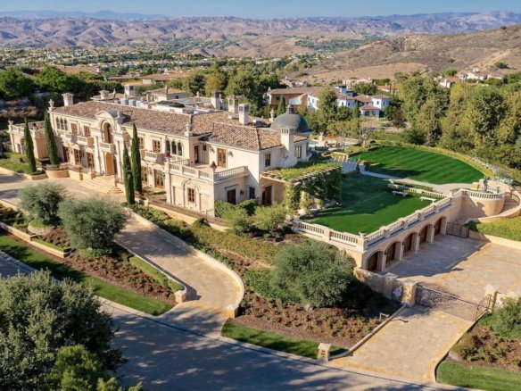 Italian Villa Bellezza in Calabasas