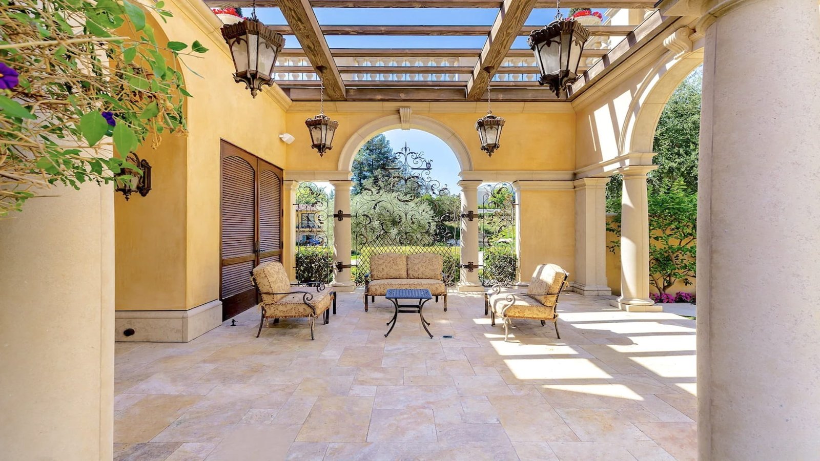 11 Italian Villa Bellezza in Calabasas