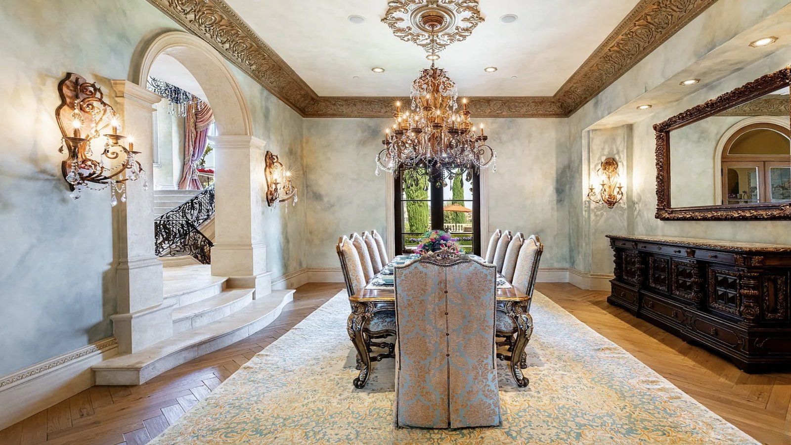 13 Italian Villa Bellezza in Calabasas
