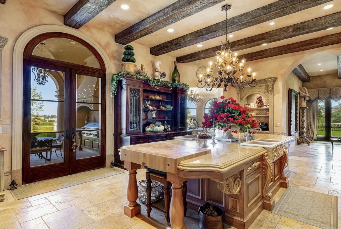 Italian Villa Bellezza in Calabasas