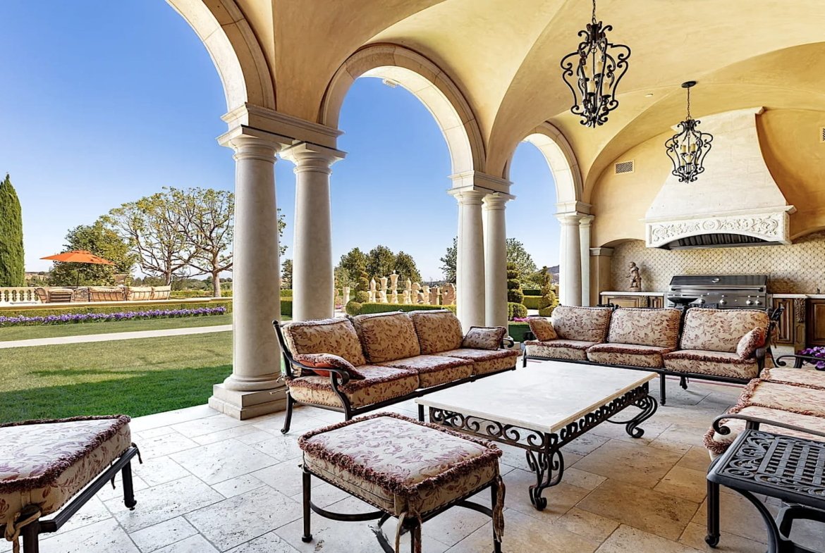 Italian Villa Bellezza in Calabasas