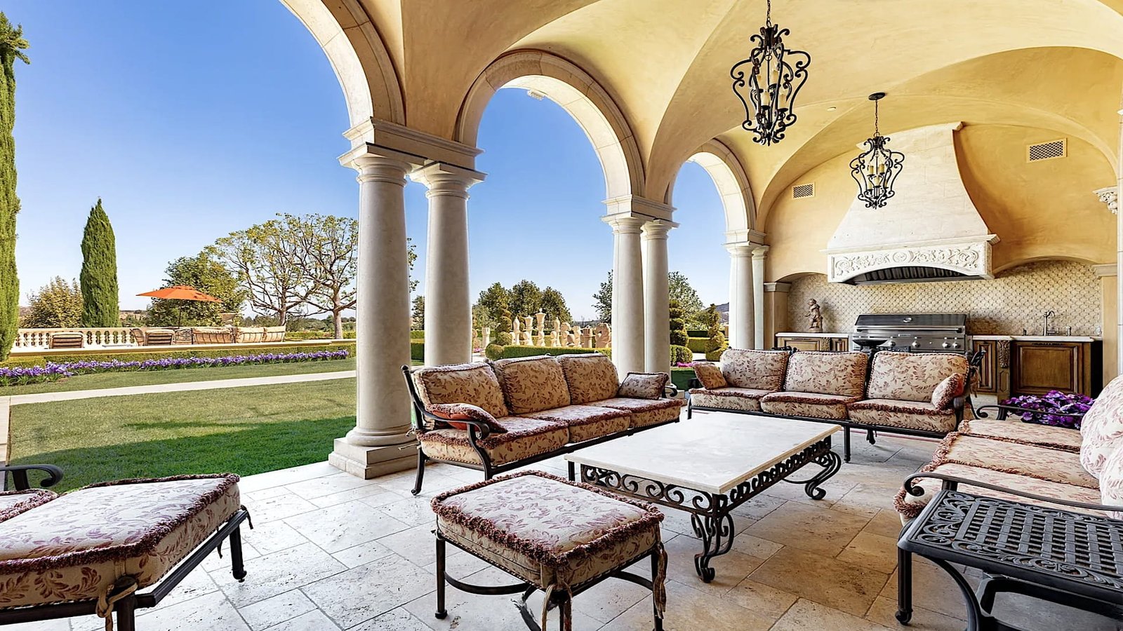 17 Italian Villa Bellezza in Calabasas