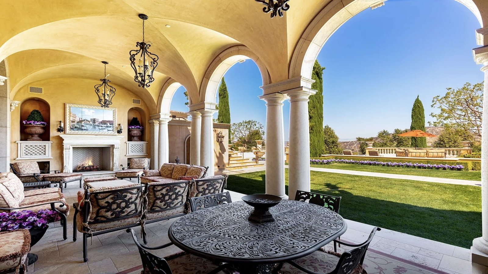 18 Italian Villa Bellezza in Calabasas