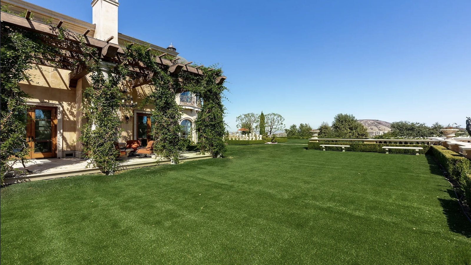19 Italian Villa Bellezza in Calabasas