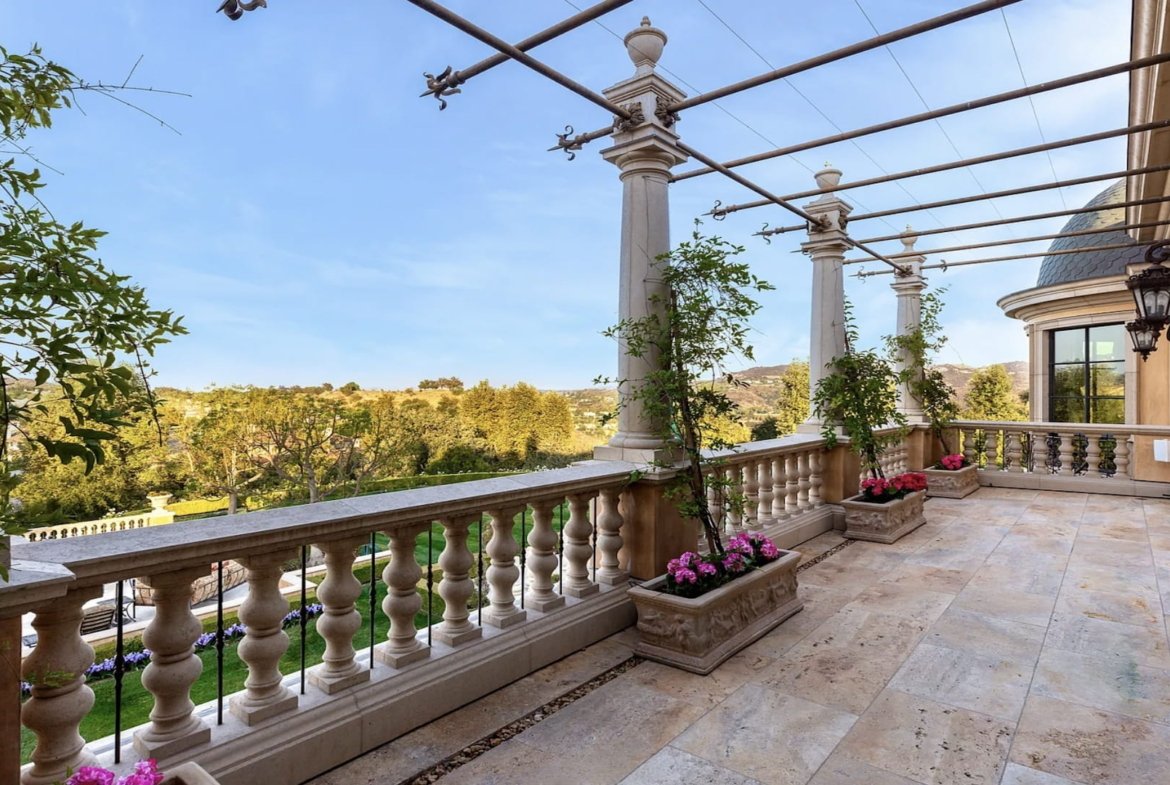 Italian Villa Bellezza in Calabasas