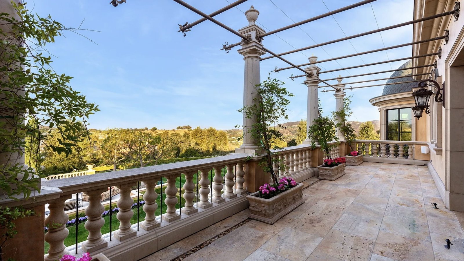 28 Italian Villa Bellezza in Calabasas