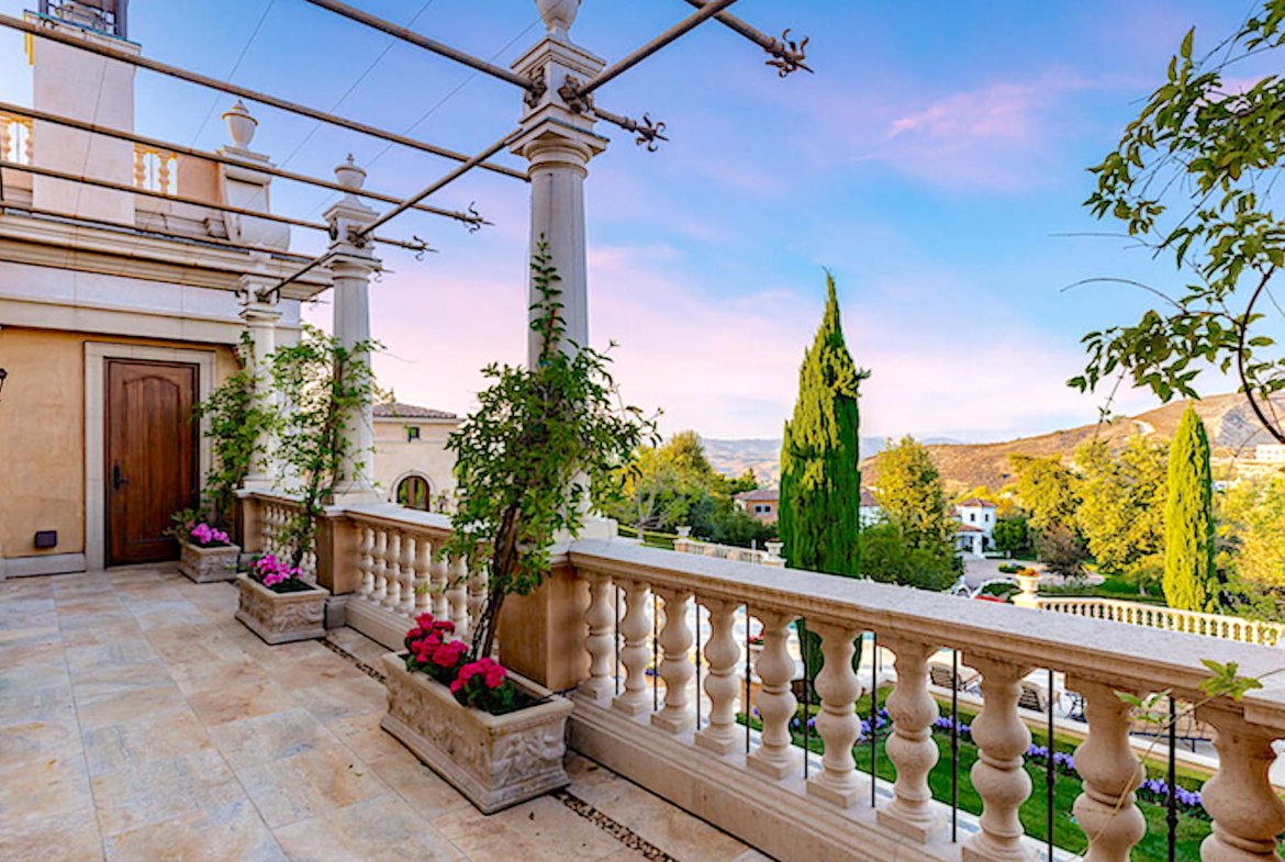 Italian Villa Bellezza in Calabasas