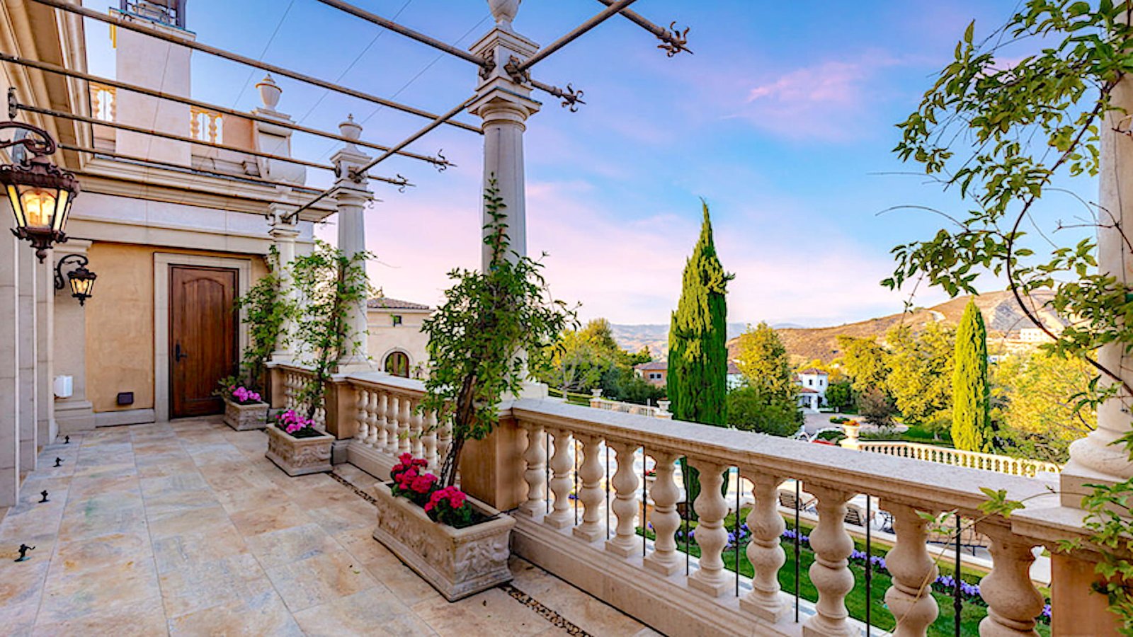 28bis Italian Villa Bellezza in Calabasas