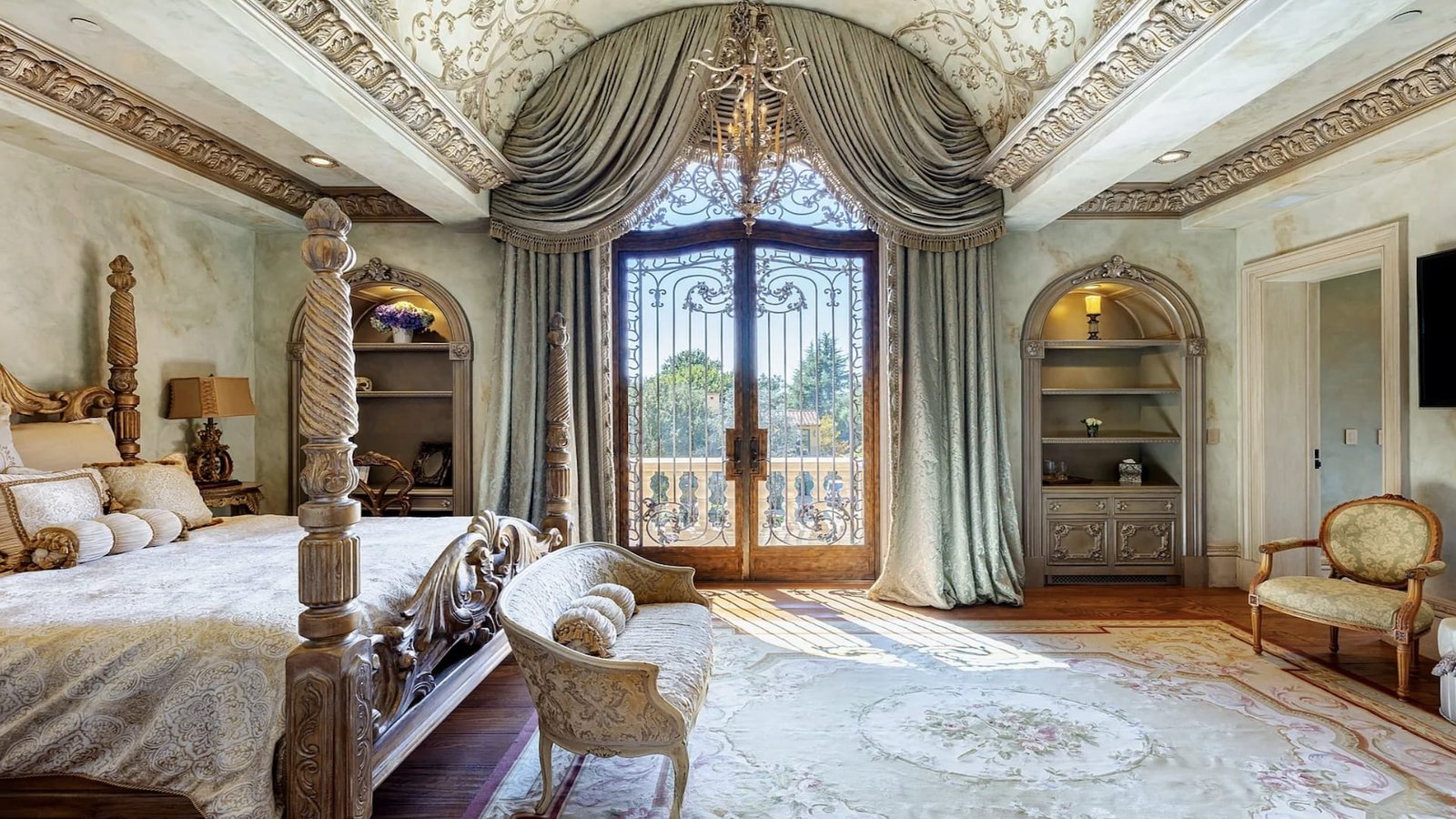 33 Italian Villa Bellezza in Calabasas