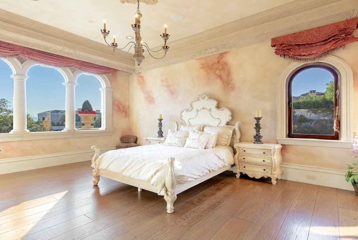 Italian Villa Bellezza in Calabasas