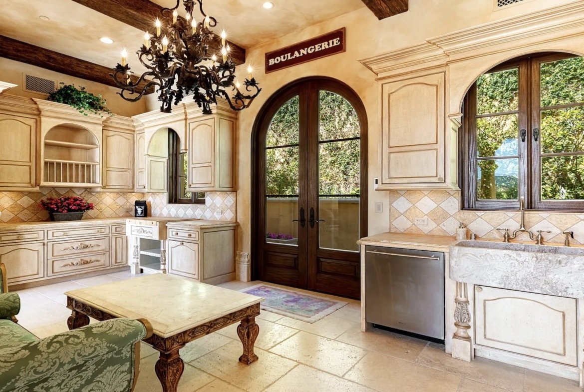 Italian Villa Bellezza in Calabasas