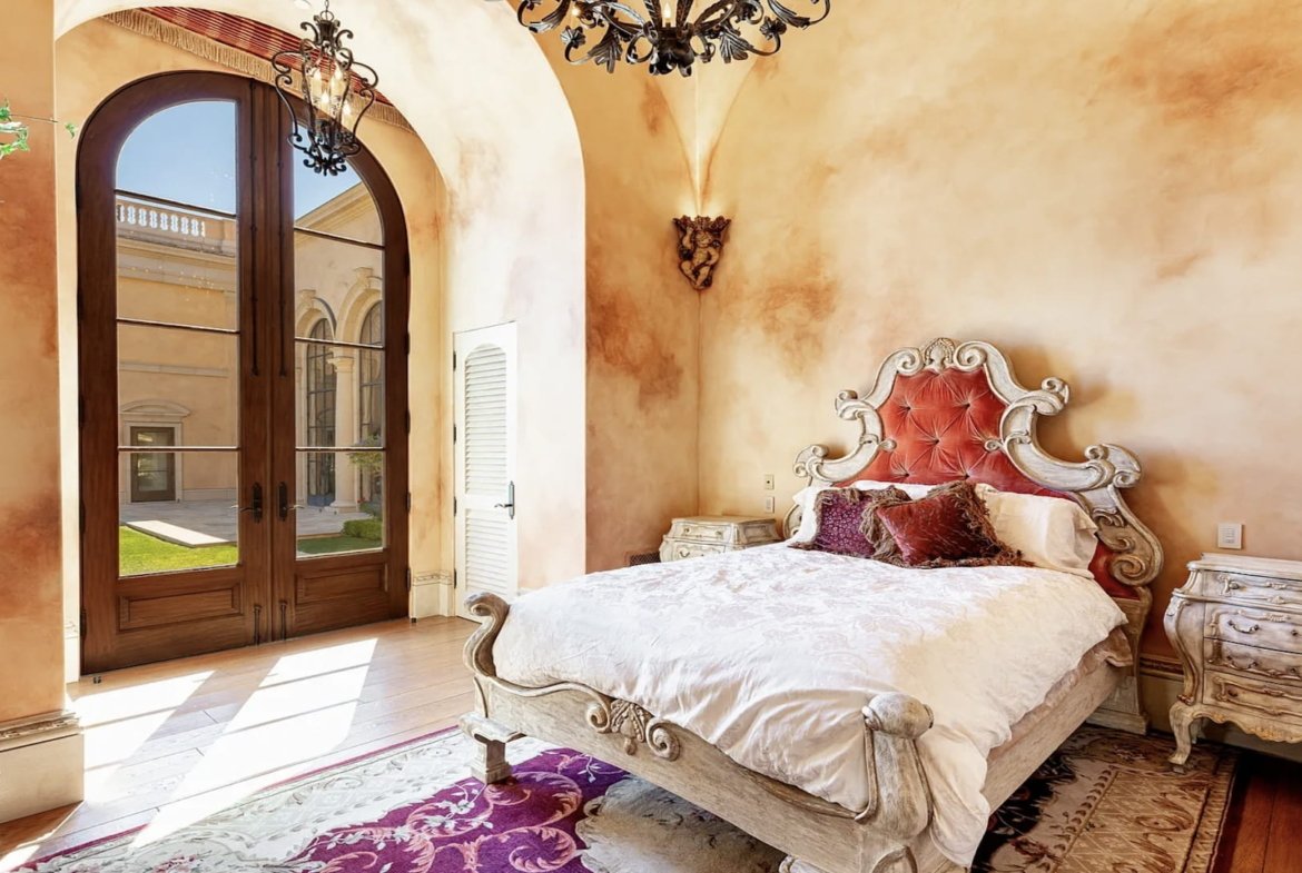 Italian Villa Bellezza in Calabasas