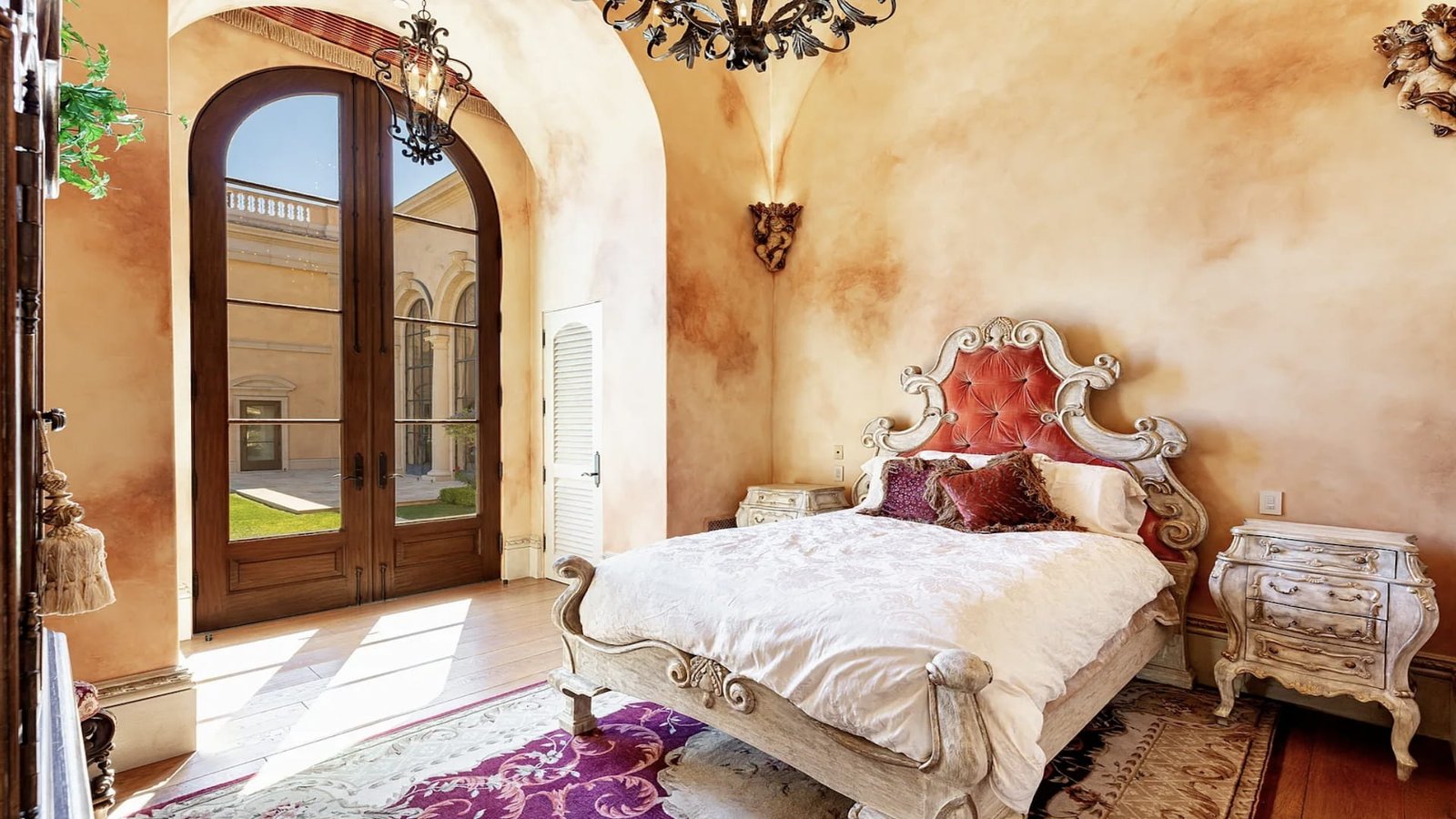 42 Italian Villa Bellezza in Calabasas